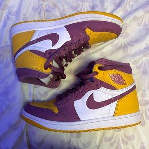 • jordan 1 • ‘brotherhood’ • size 7Y but fits womens 8.5 •